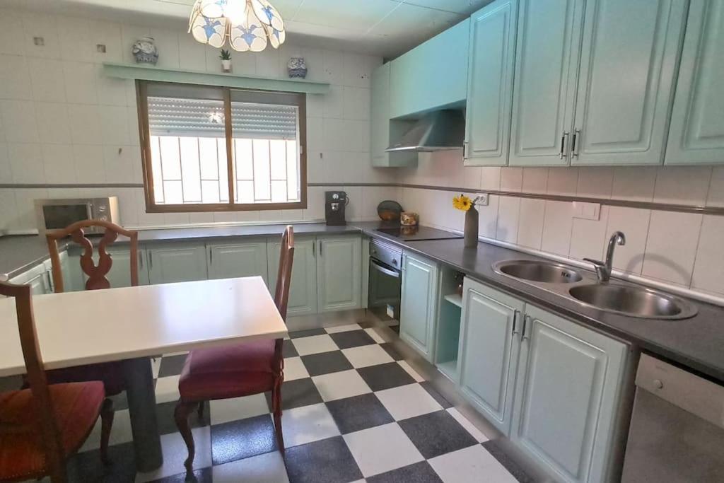 Huétor Vega Casa Con Piscina Y Barbacoa A 3 Kilometros De La Alhambraヴィラ エクステリア 写真